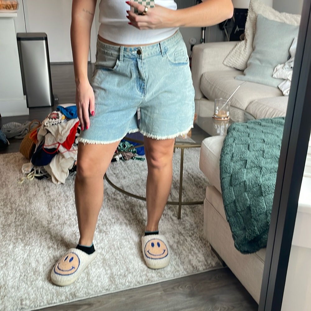 Baggy mid thigh shorts